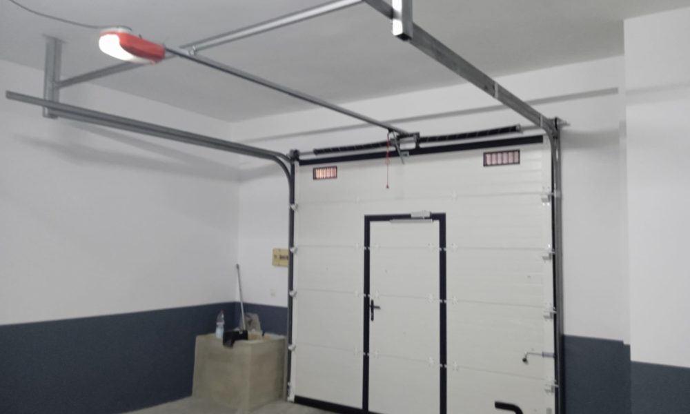 puertas automáticas de garaje en Sevilla - Rollmatic