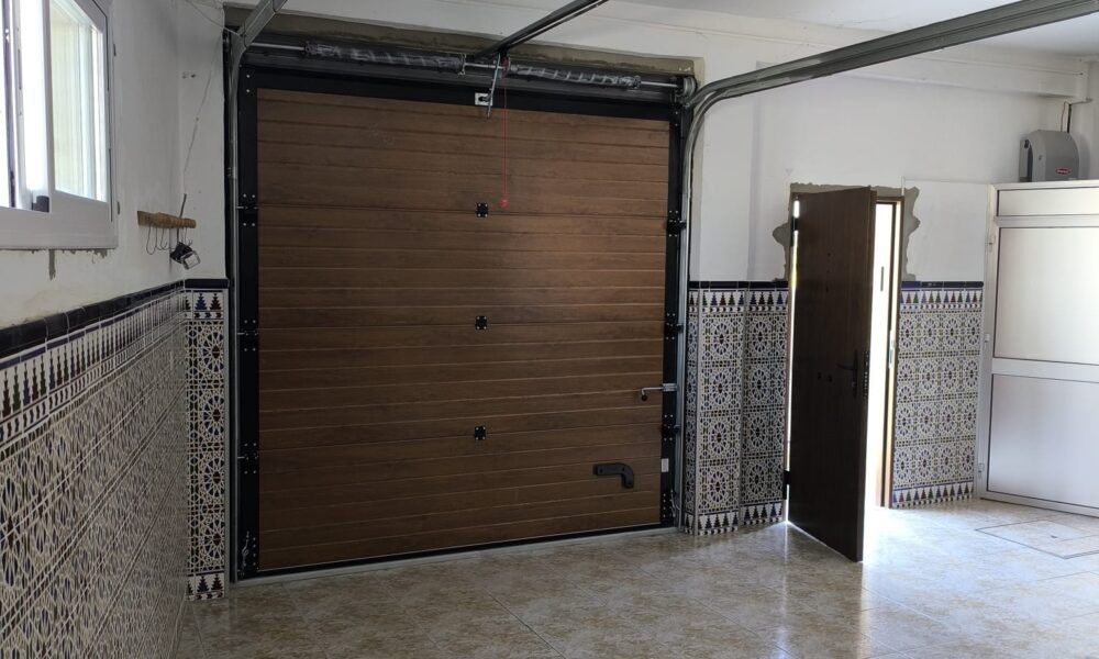 Puerta automáticas en La Algaba - rollmatic.es