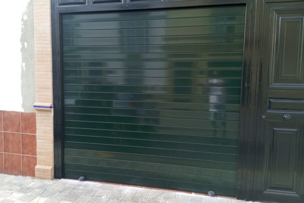 Puerta enrollable de aluminio en La Rinconada | Rollmatic