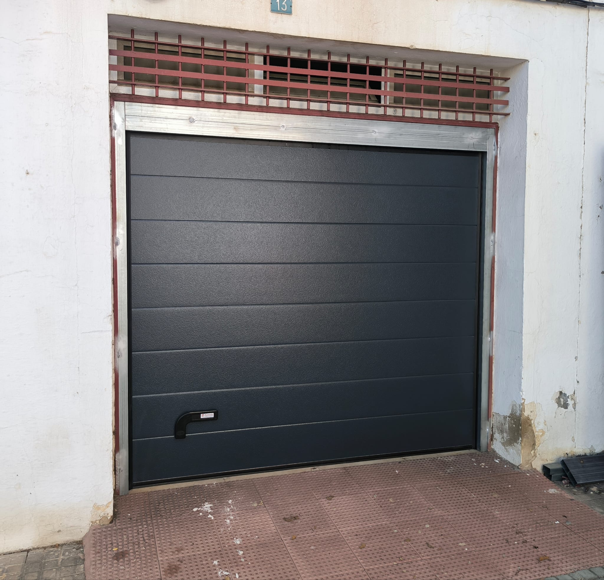 Puertas seccionales en Huelva - Rollmatic