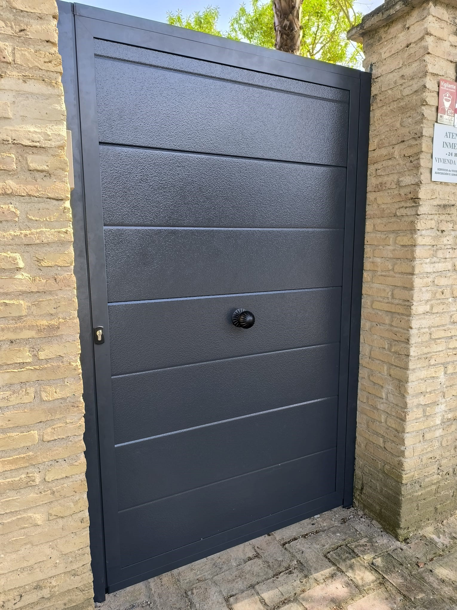 Instalación de puerta corredera y puerta de entrada a vivienda - rollmatic.es