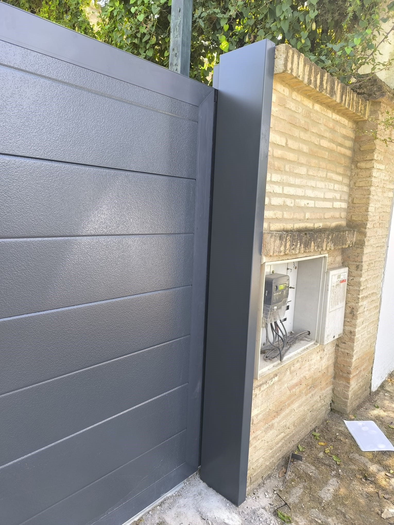 Instalación de puerta corredera y puerta de entrada a vivienda - rollmatic.es