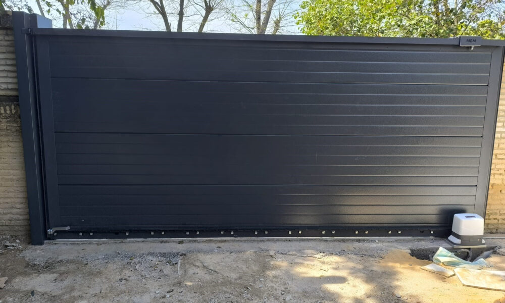 Instalación de puerta corredera y puerta de entrada a vivienda - rollmatic.es