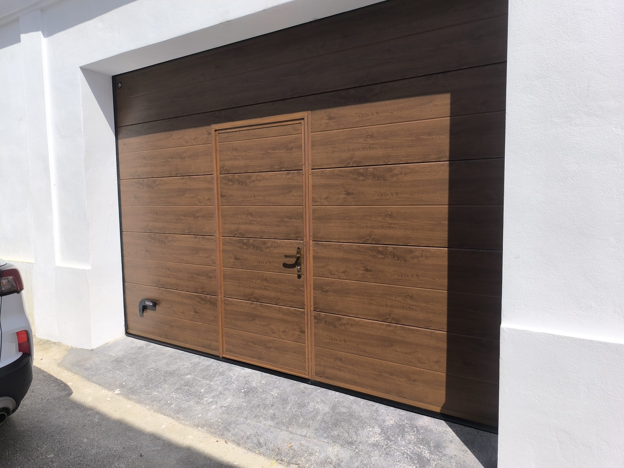 Puertas automáticas en San Juan de Aznalfarache - rollmatic.es
