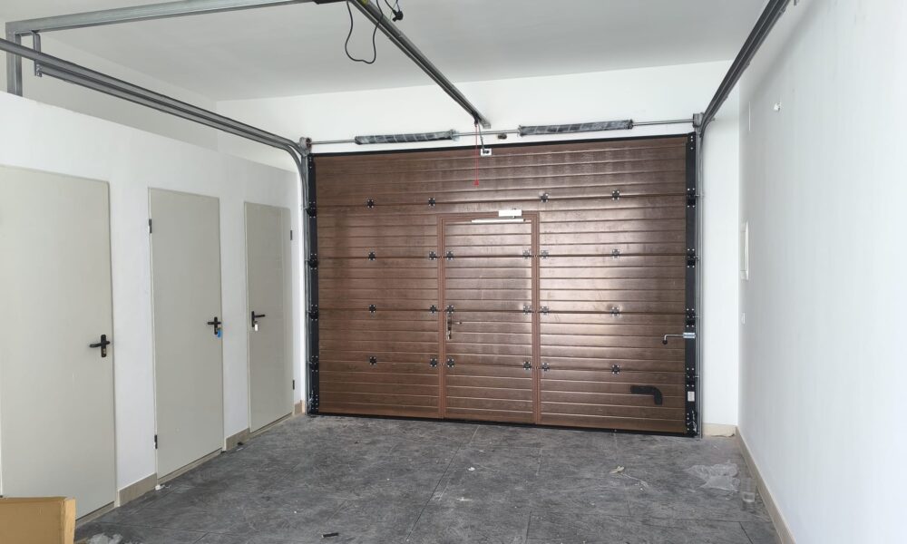 Puertas automáticas en San Juan de Aznalfarache - rollmatic.es