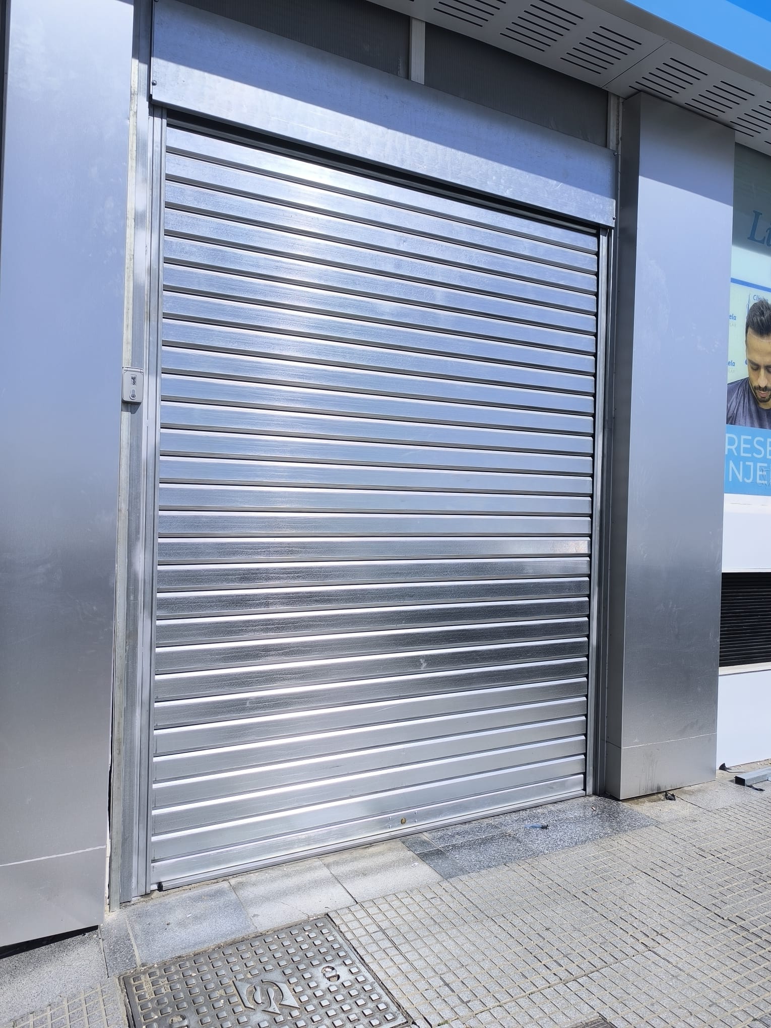 Puertas automáticas para empresas en Sevilla y Huelva - rollmatic.es