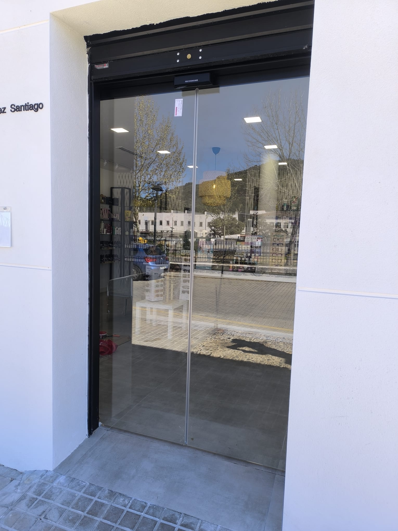 Puertas Automáticas para Farmacias en Sevilla y Huelva - rollmatic.es