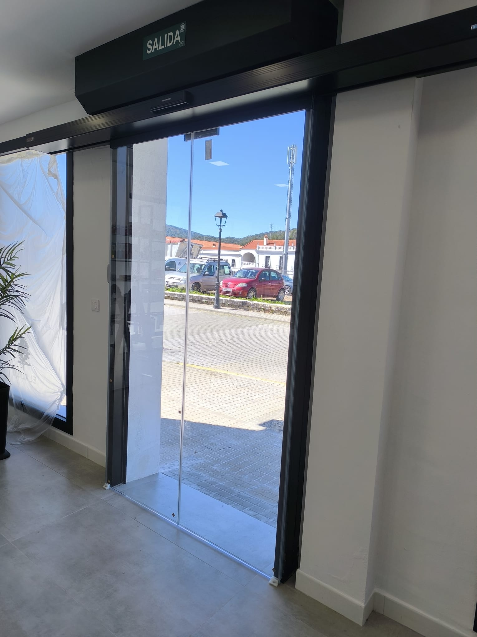 Puertas Automáticas para Farmacias en Sevilla y Huelva - rollmatic.es