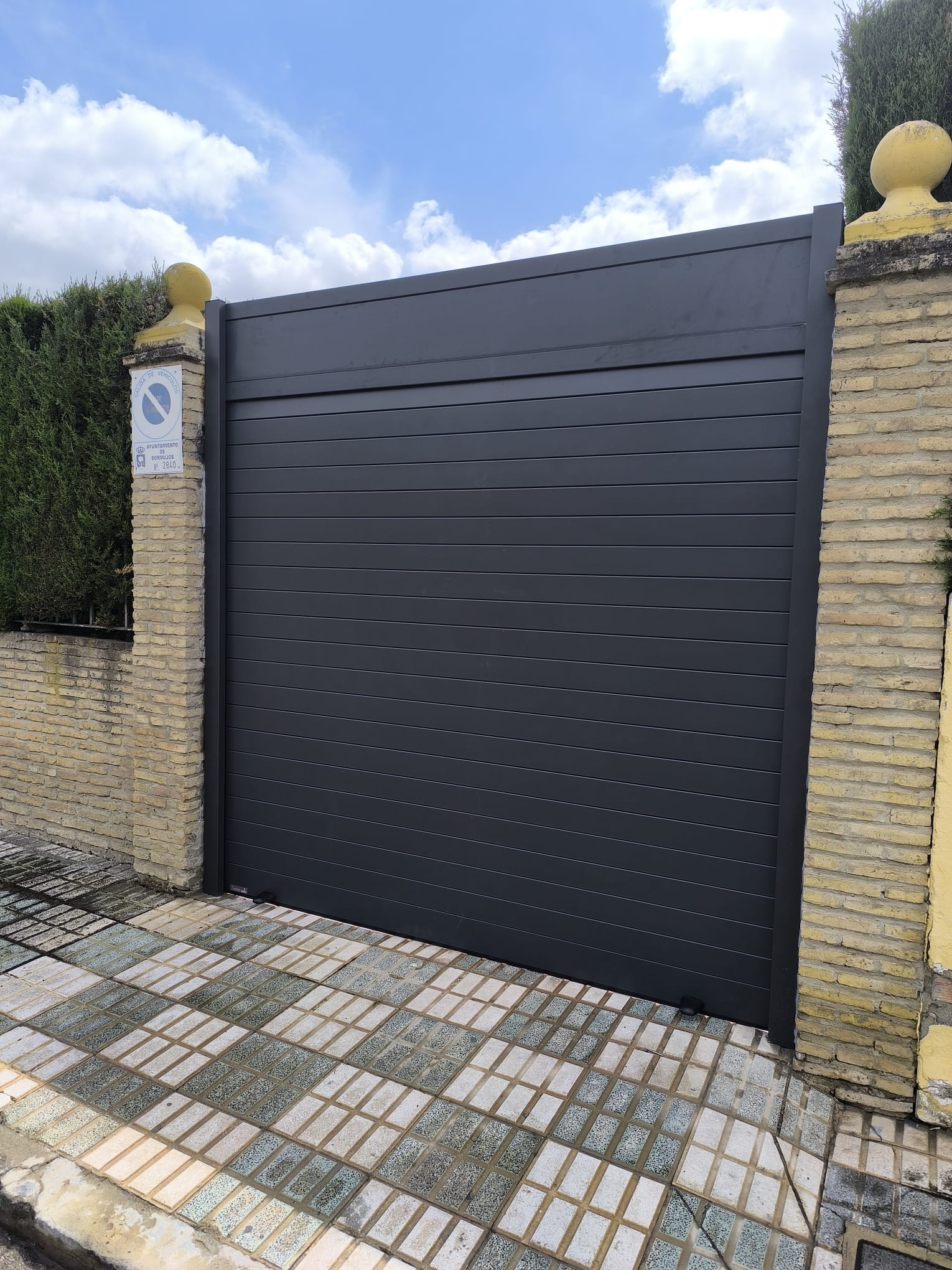Puertas automáticas en Bollullos Par del Condado - rollmatic.es