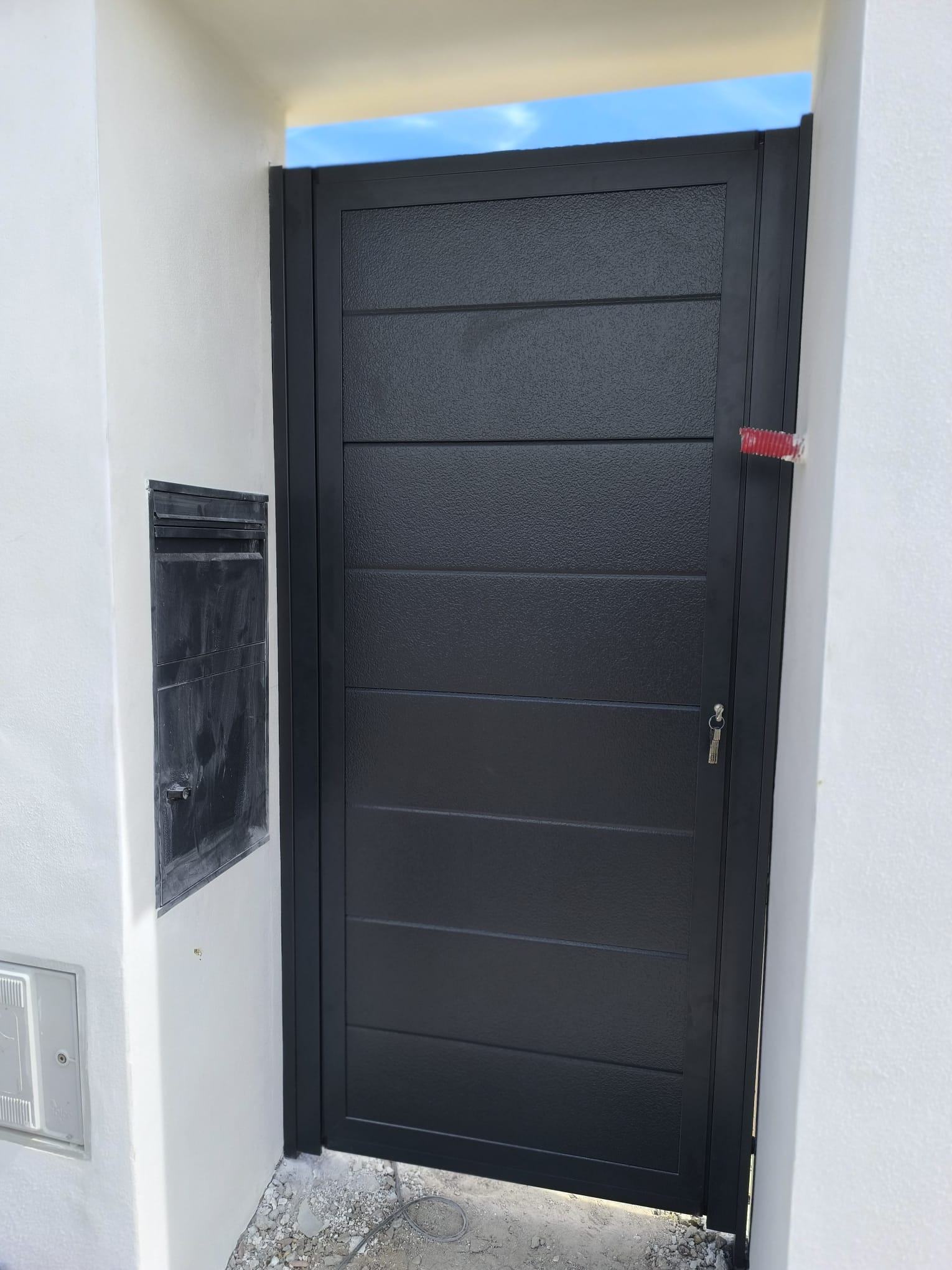 Instalación de puertas automáticas en La Puebla del Río - rollmatic.es