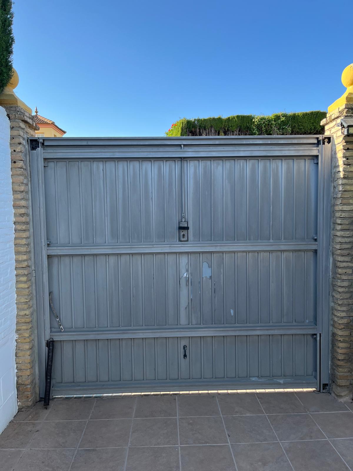 Puertas automáticas en Bollullos Par del Condado - rollmatic.es 