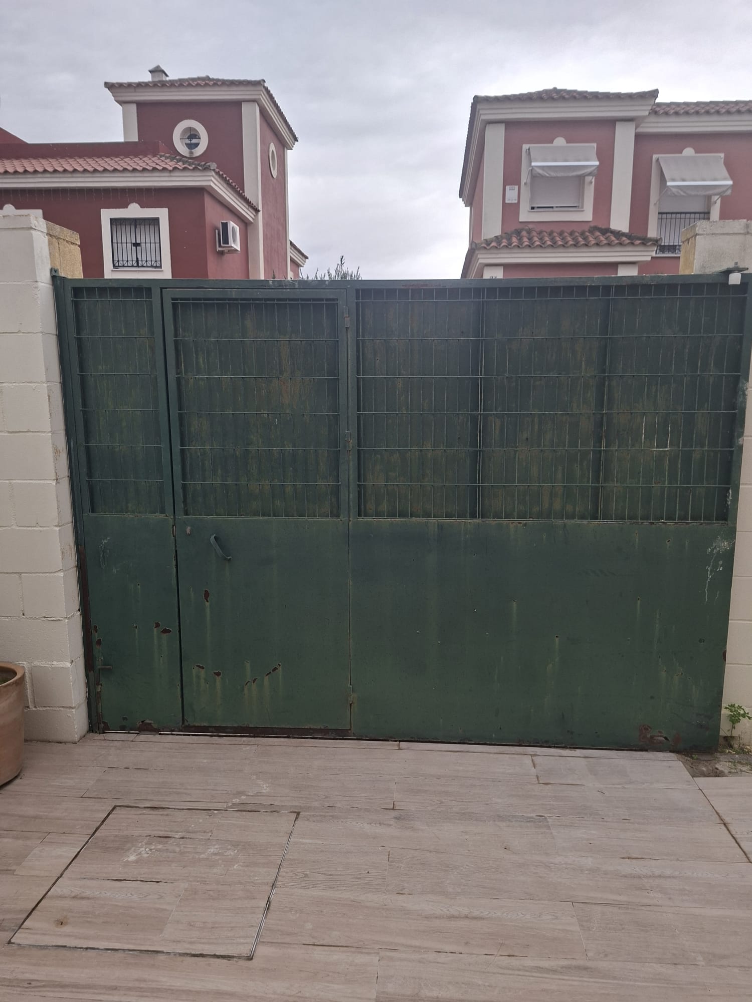 Instalación de puertas automáticas en Salteras - rollmatic.es