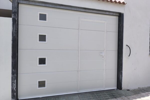 Instalación de puertas automáticas en San José de la Rinconada
